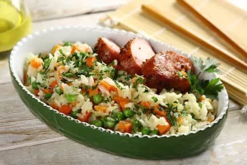 Co zrobić z ryżem po ugotowaniu? 10 pomysłów na wykorzystanie resztek