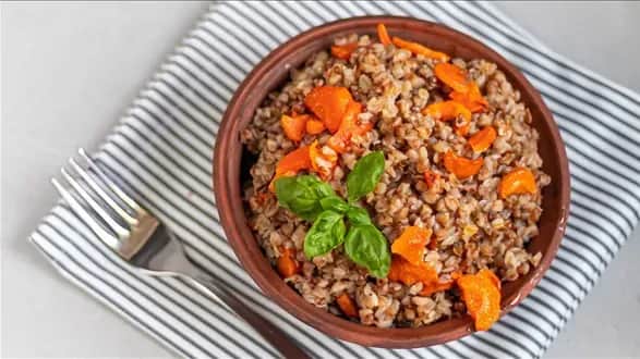 Pomysły na pyszne dania z ugotowanej kaszy gryczanej, które zaskoczą