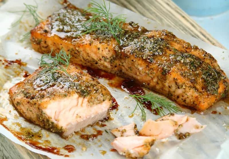 Łosoś Pieczony w Sosie: Najlepsze Przepisy i Porady Kulinarne