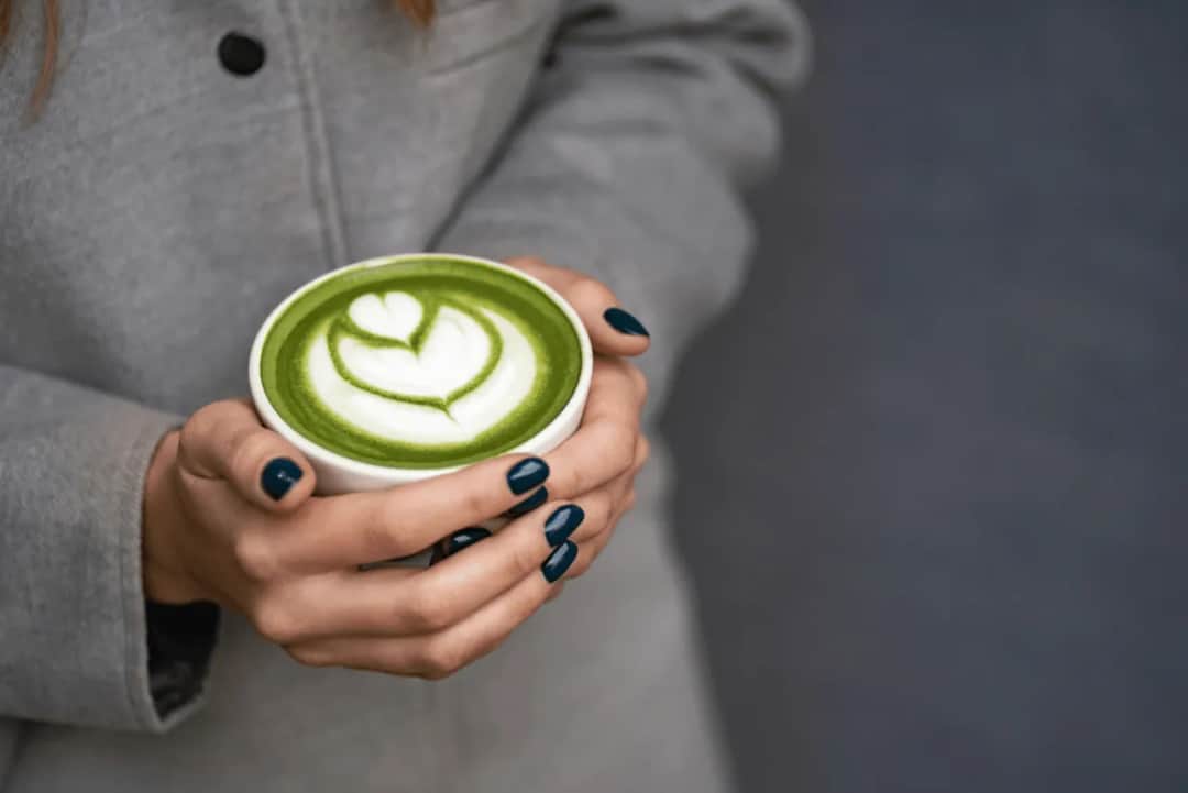 Najlepsze zamienniki kawy – zdrowe alternatywy bez kofeiny dla każdego