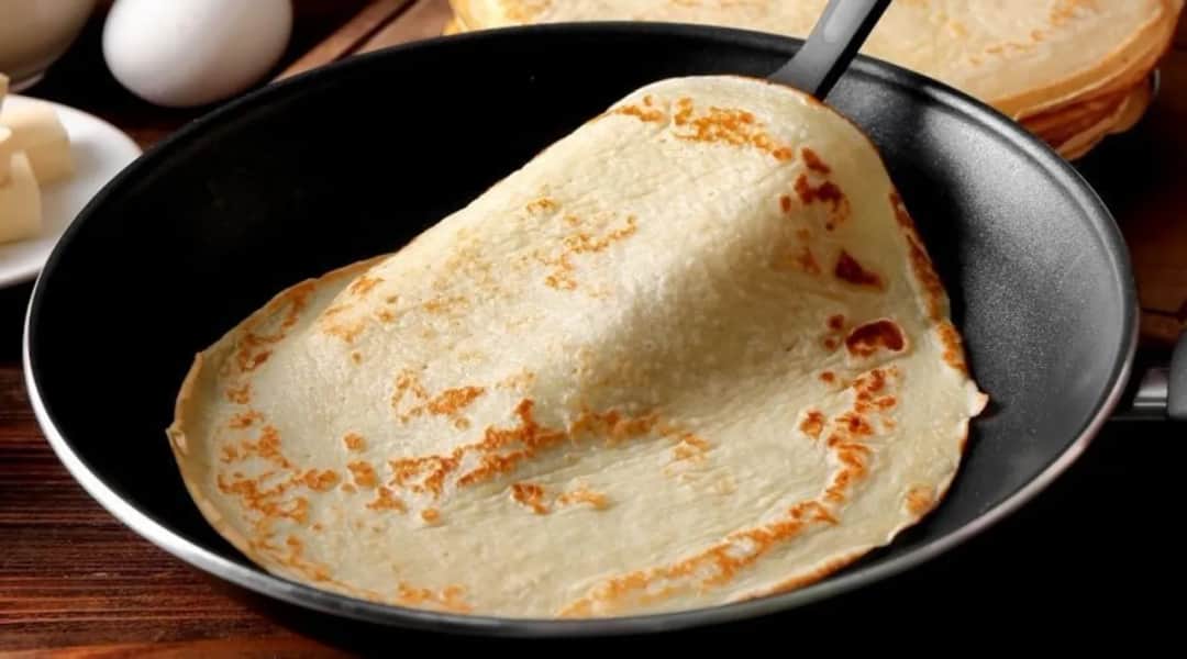 Dlaczego naleśnik przykleja się do patelni i jak temu zapobiec