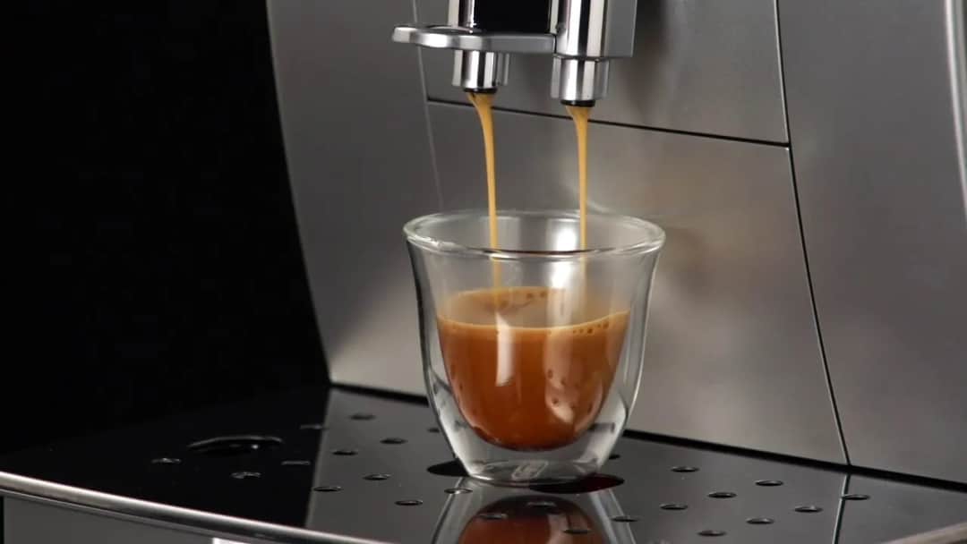 Jak zrobić kawę sypaną w ekspresie De’Longhi bez błędów