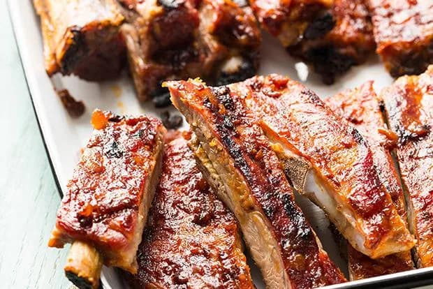 Co ugotować z wędzonych żeberek? Pyszne przepisy, które zaskoczą