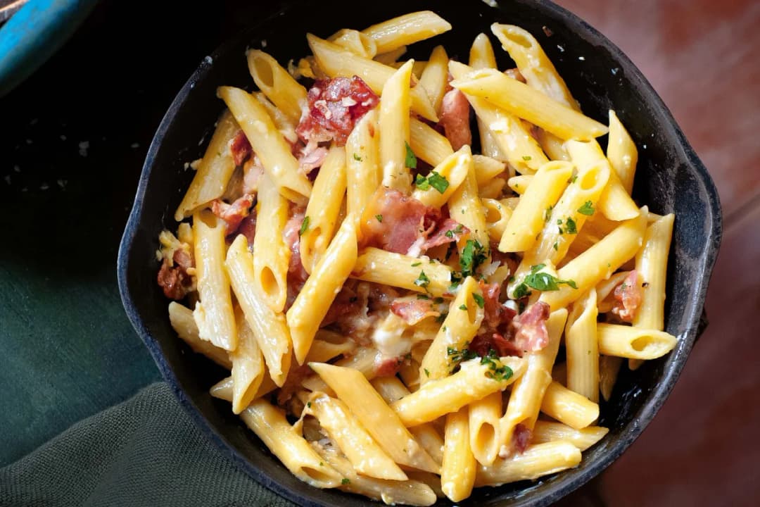 Prosty przepis na penne alla carbonara – jak zrobić idealne włoskie danie w domu