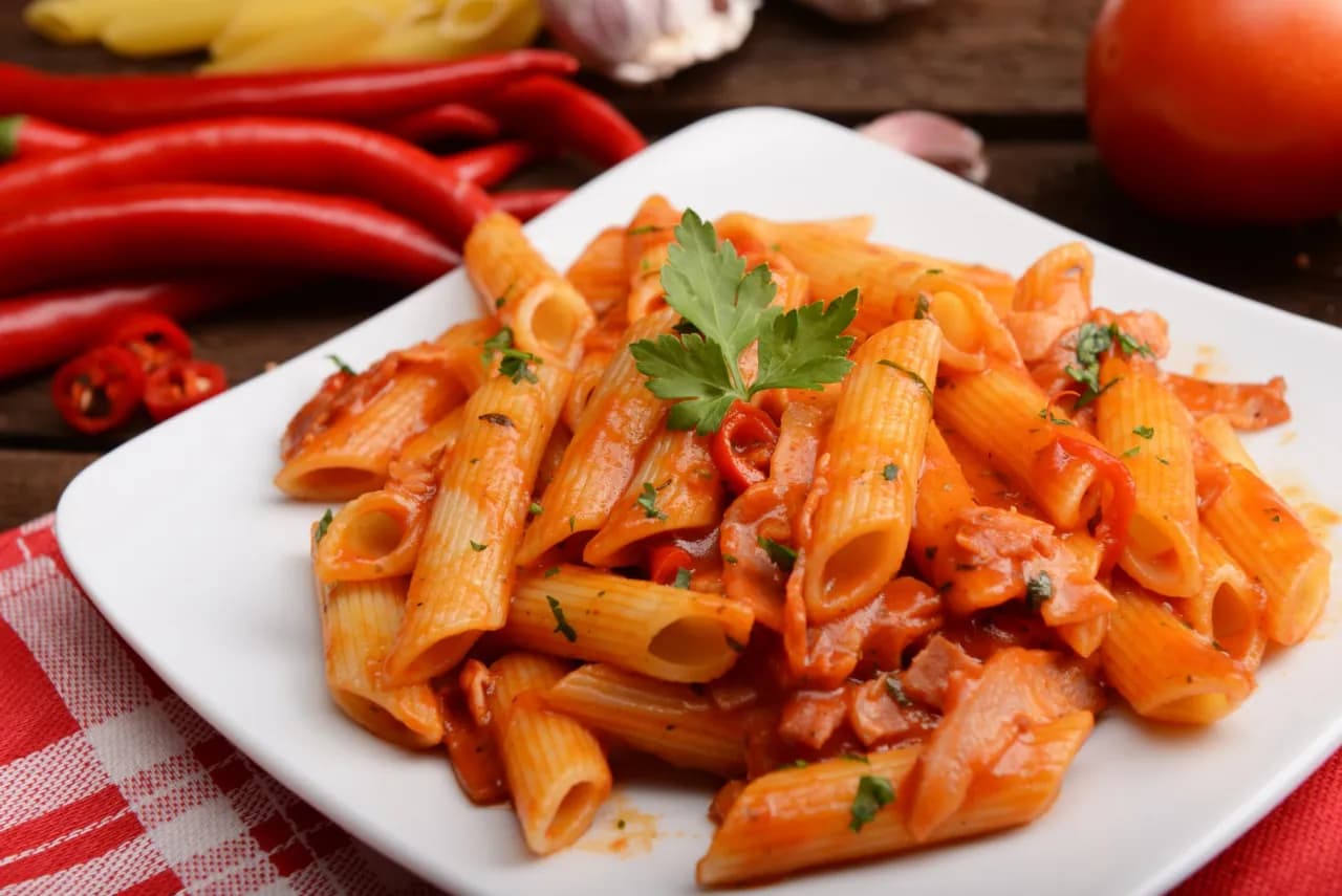 Prosty przepis na penne z boczkiem – idealny obiad w 30 minut