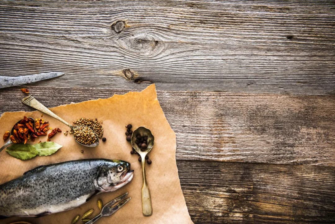 Jak usmażyć pstrąga na patelni - prosta metoda na idealną rybę