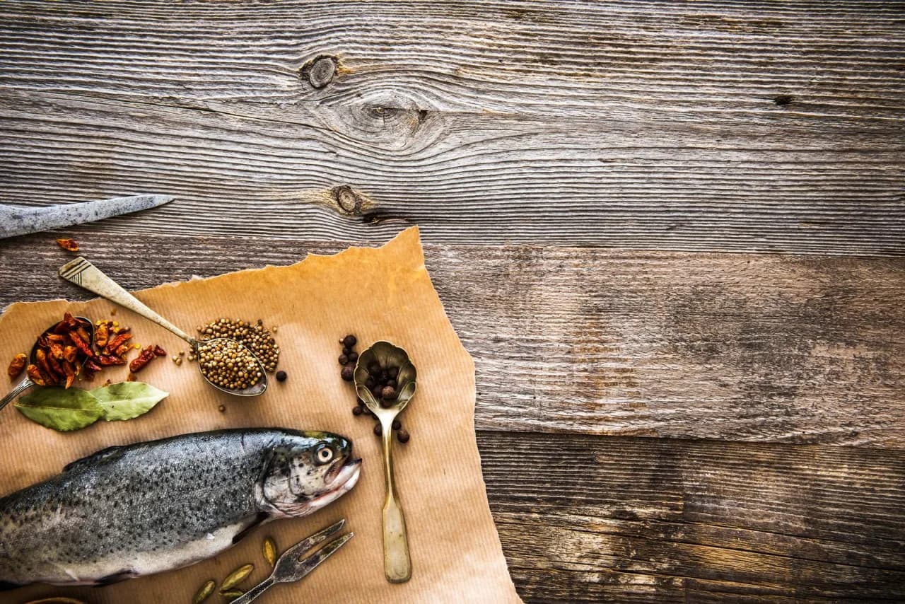 Jak usmażyć pstrąga na patelni - prosta metoda na idealną rybę