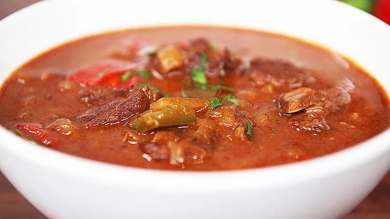 Gulasz wołowy jak zrobić: 5 kroków do idealnego smaku