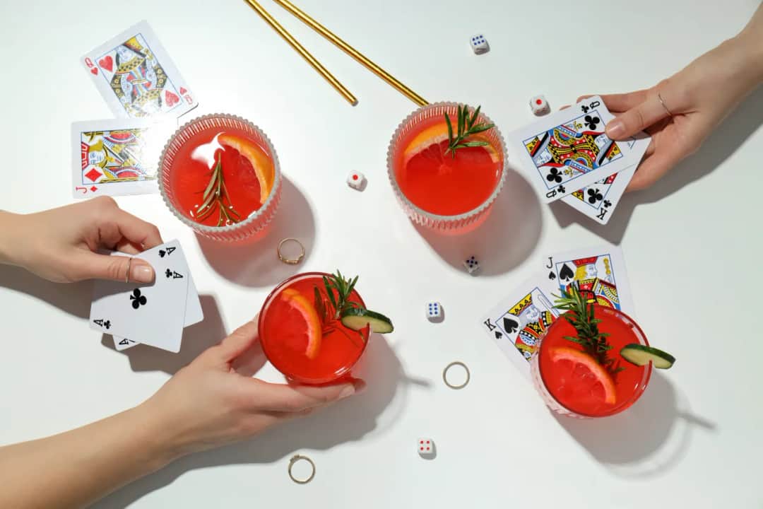 10 najlepszych napojów na wieczór gier karcianych