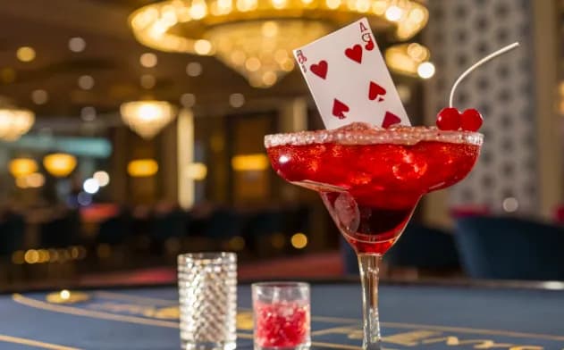 Tematyczne koktajle dla fanów blackjacka