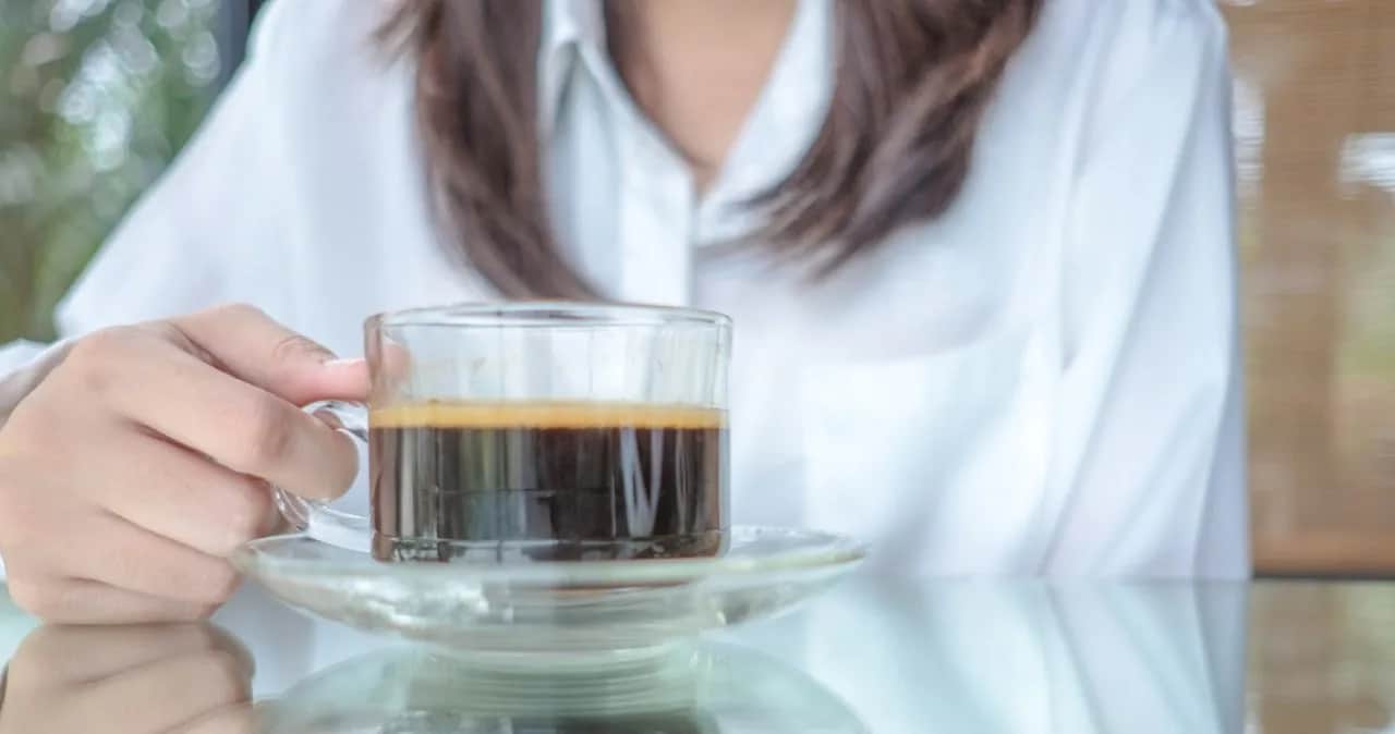 Kawa ile przed snem? Dowiedz się, jak uniknąć problemów ze snem