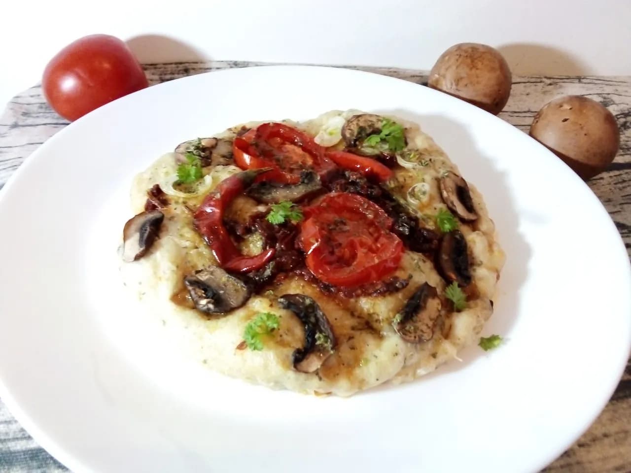 Jak upiec pizzę w mikrofali – szybkie przepisy i cenne wskazówki