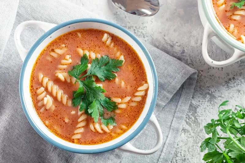 Jak zrobić pomidorówkę: przepis na najlepszą domową zupę