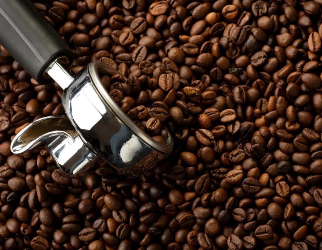 Jak długo parzyć kawę, by uniknąć gorzkiego smaku i cieszyć się idealnym aromatem?