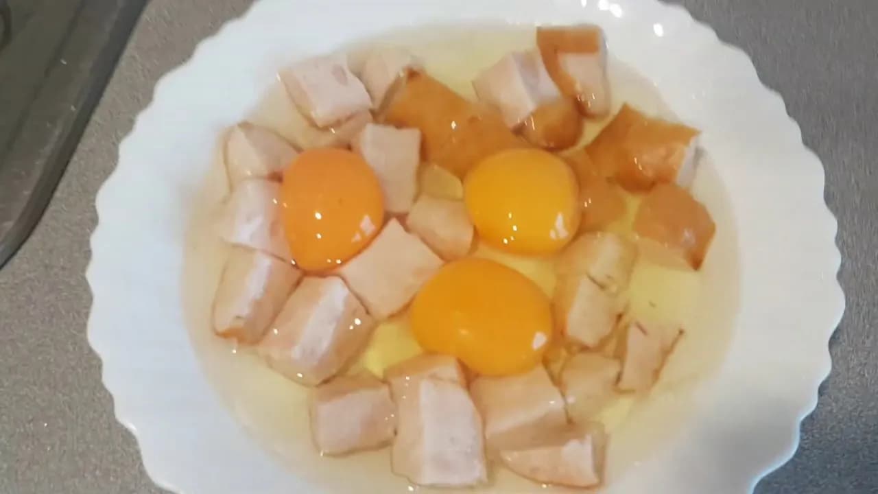 Jak zrobić jajecznicę w mikrofali: 5 prostych kroków + porady