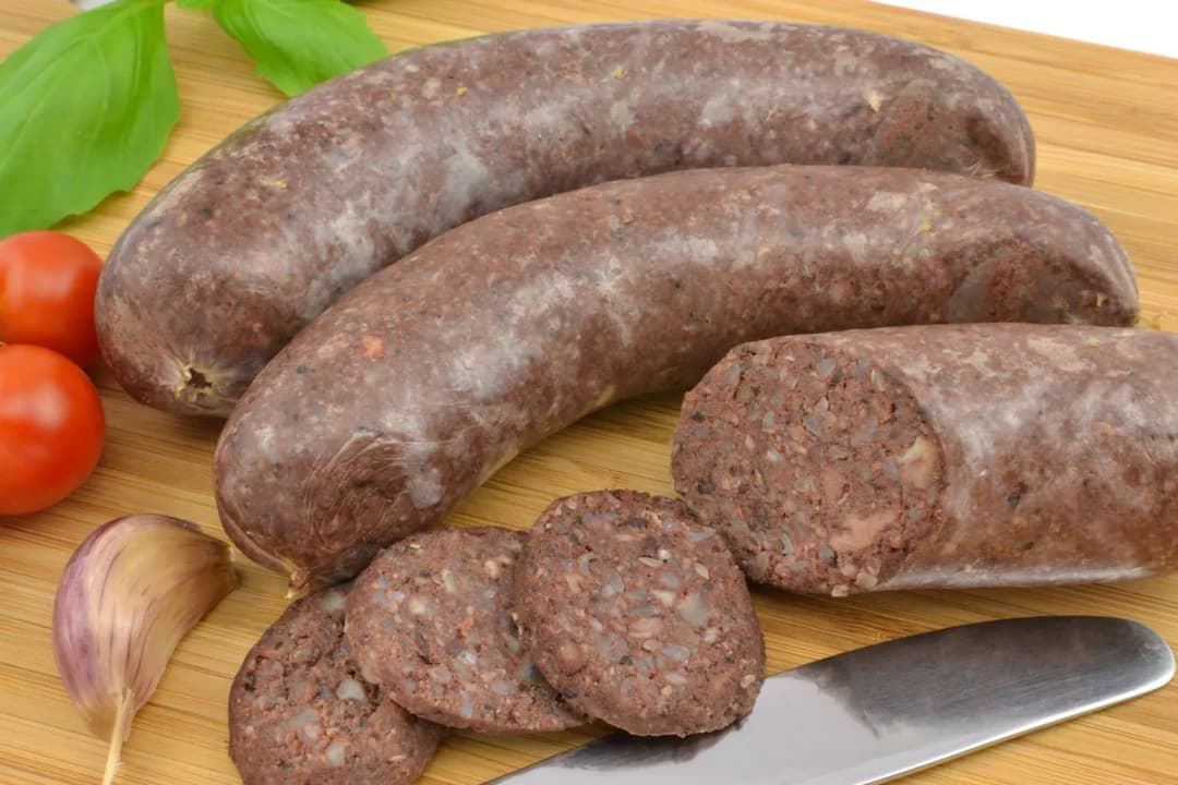 Z czym jeść kaszankę? Odkryj pyszne dodatki do tej potrawy